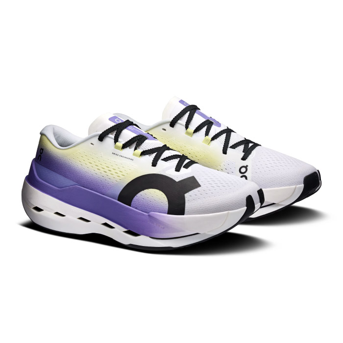 On Cloudboom Maxの斜め横からのアングル