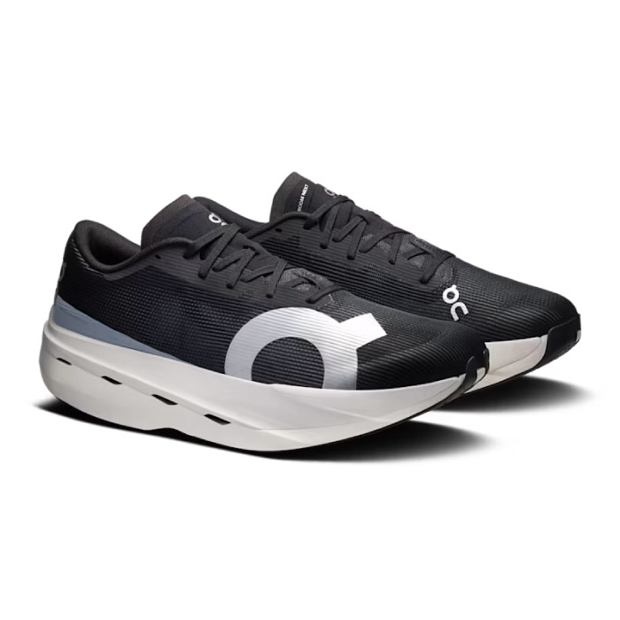 On Cloudboom Voltの斜め横からのアングル