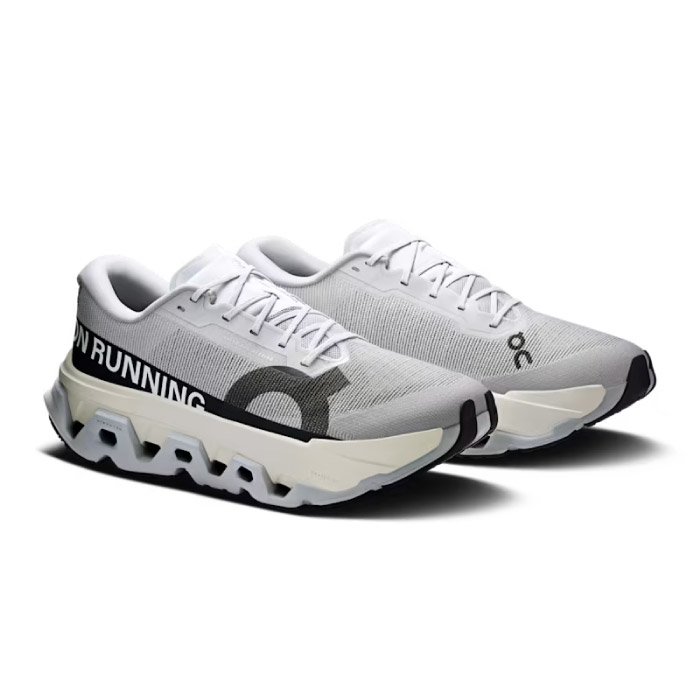 On Cloudmonster 3 Hyperの斜め横からのアングル