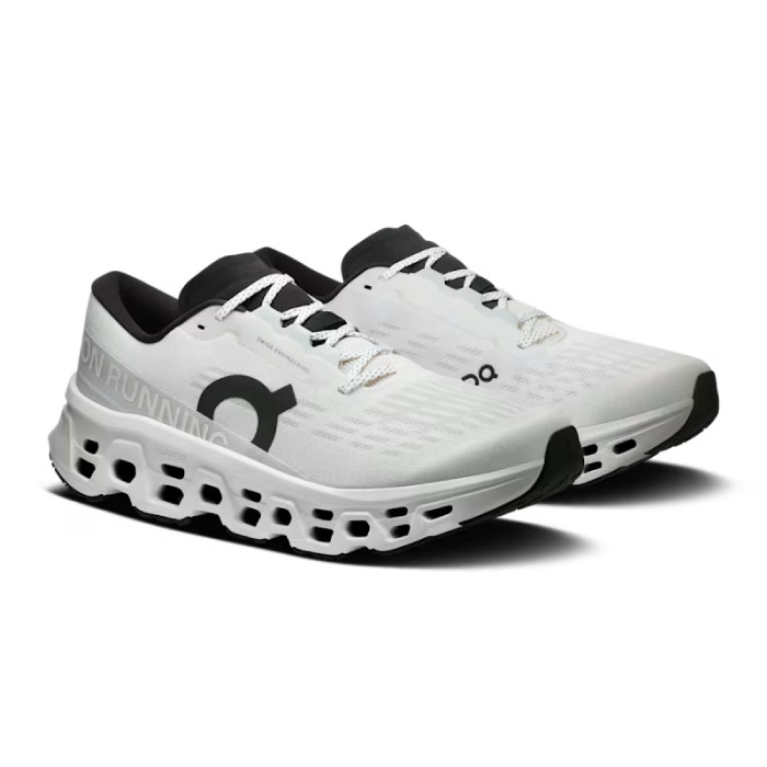 On Cloudmonster 3の斜め横からのアングル