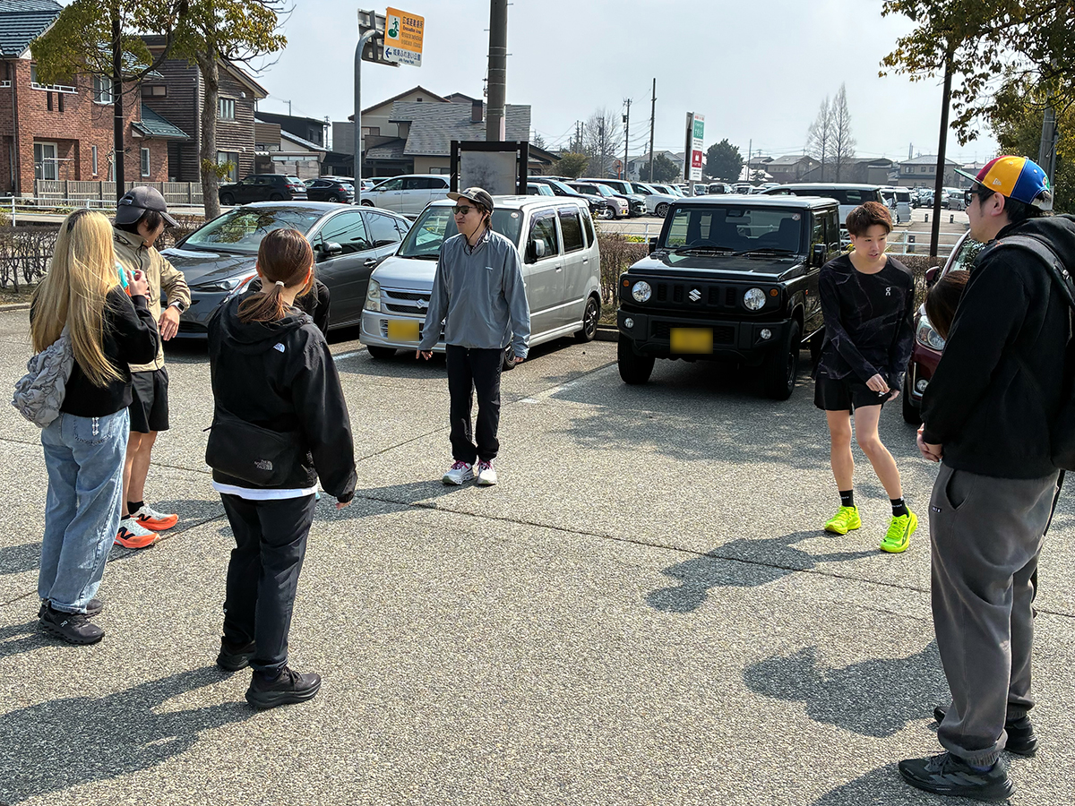 ゆるく集合するスタッフ