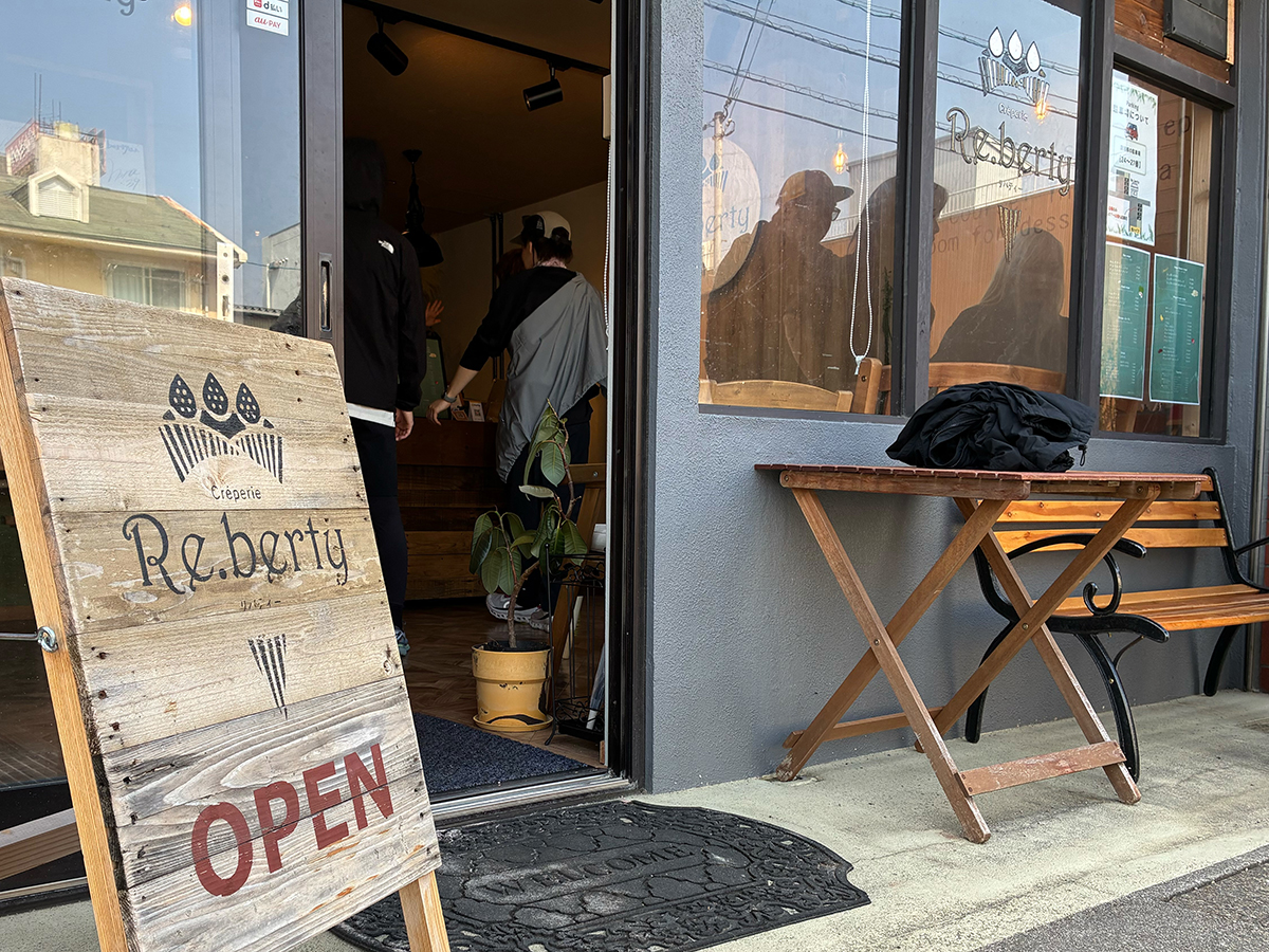 クレープ屋さんRe.bertyの外観・入口の写真